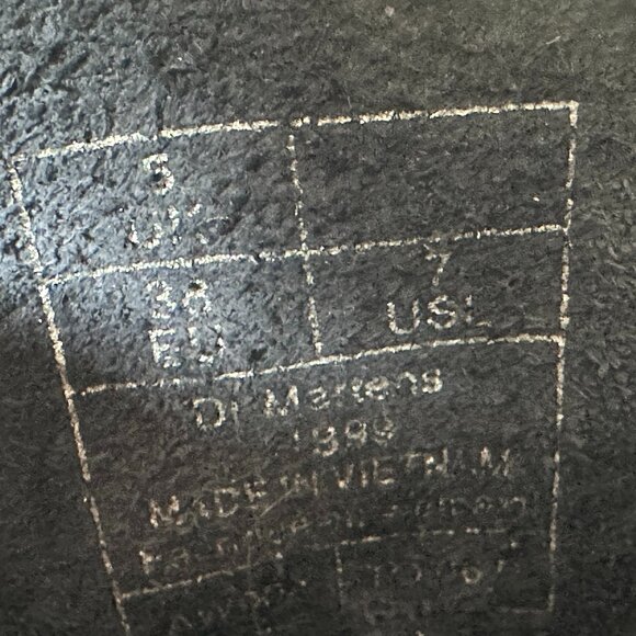 Ladies Size 7 Dr Martens tall boots - Picture 7 of 16